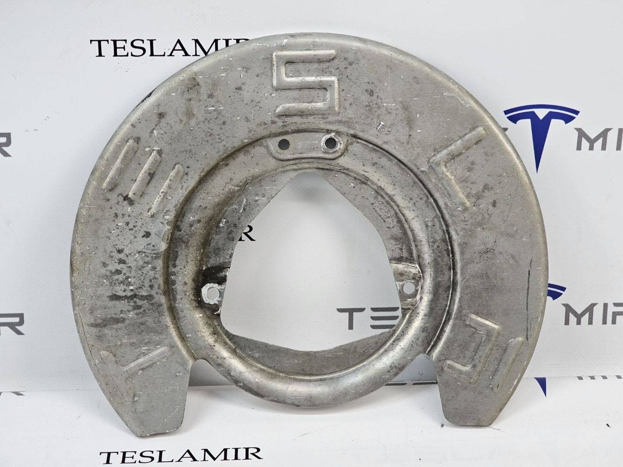 защитный кожух тормозного механизма Tesla Model 3 1 поколение 2022, 1044661-00 - фото №1