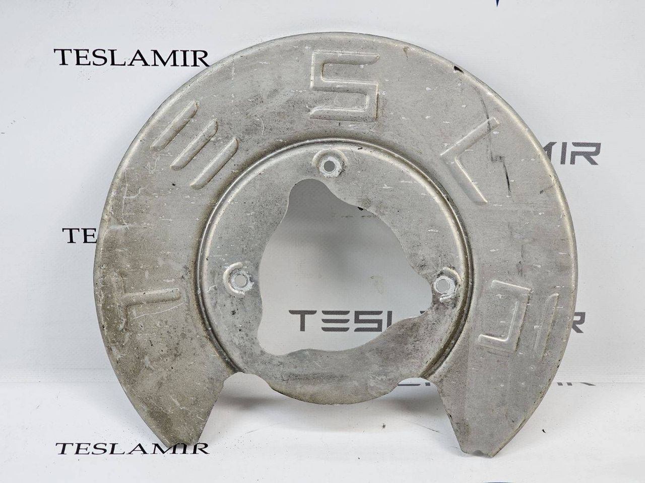 защитный кожух тормозного механизма Tesla Model 3 1 поколение 2022, 1044666-00 - фото №1