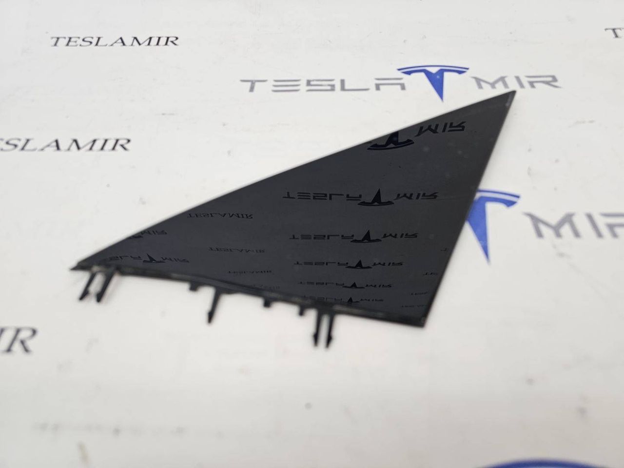 Накладка на зеркало (треугольник) левая Tesla Model Y 1 поколение 2022, 1495632-00 - фото №1
