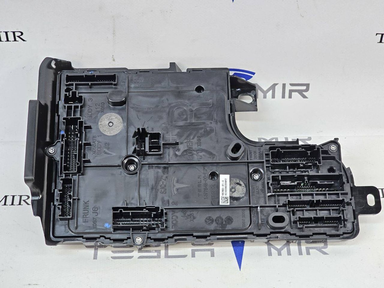 Блок управления BCM (бортовой сети) (Body Control Module) Боди Tesla Model Y 1 поколение 2022, 1657650-01 - фото №1