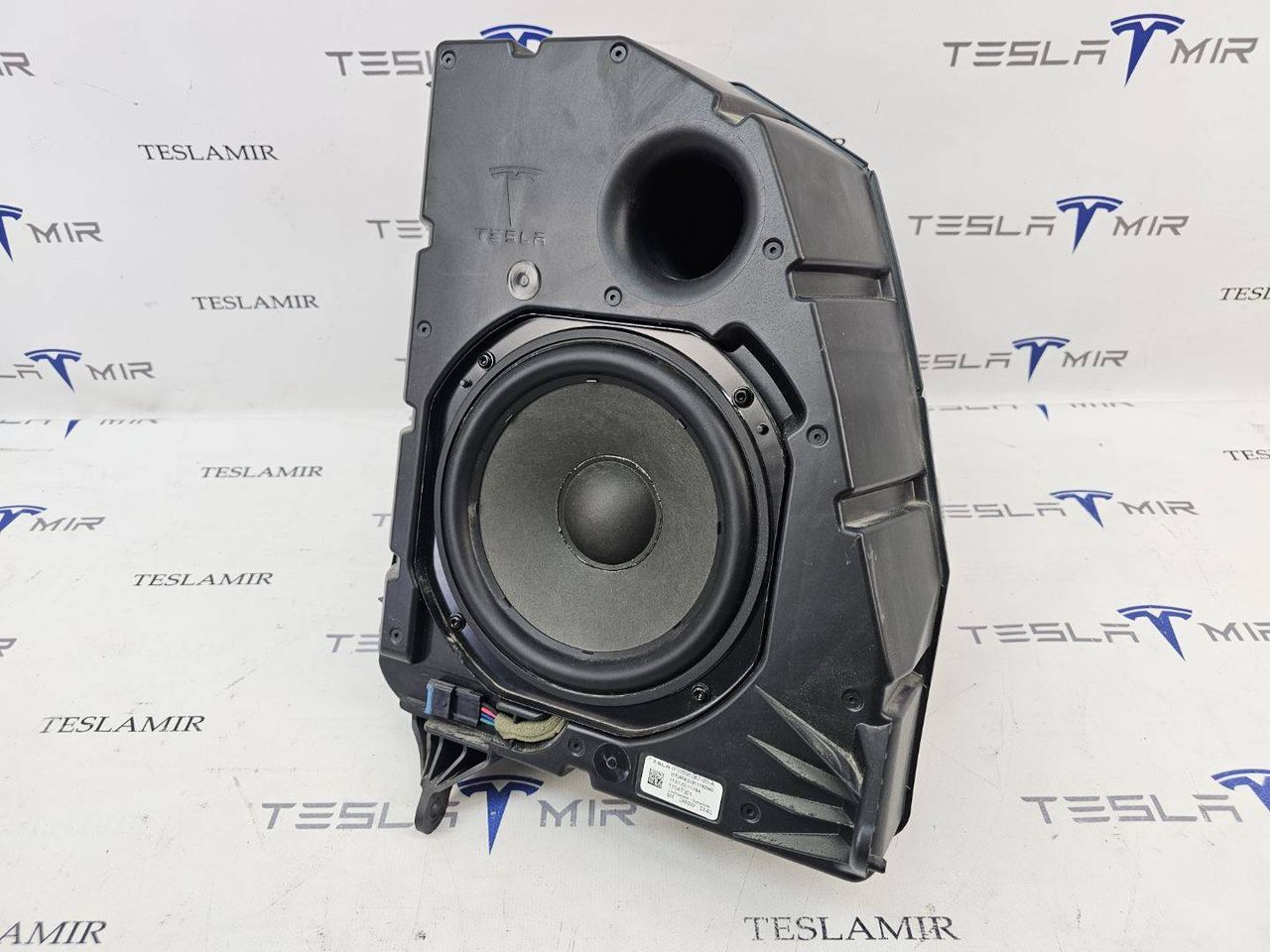 сабвуфер Tesla Model Y 1 поколение 2022, 1656267-00 - фото №1