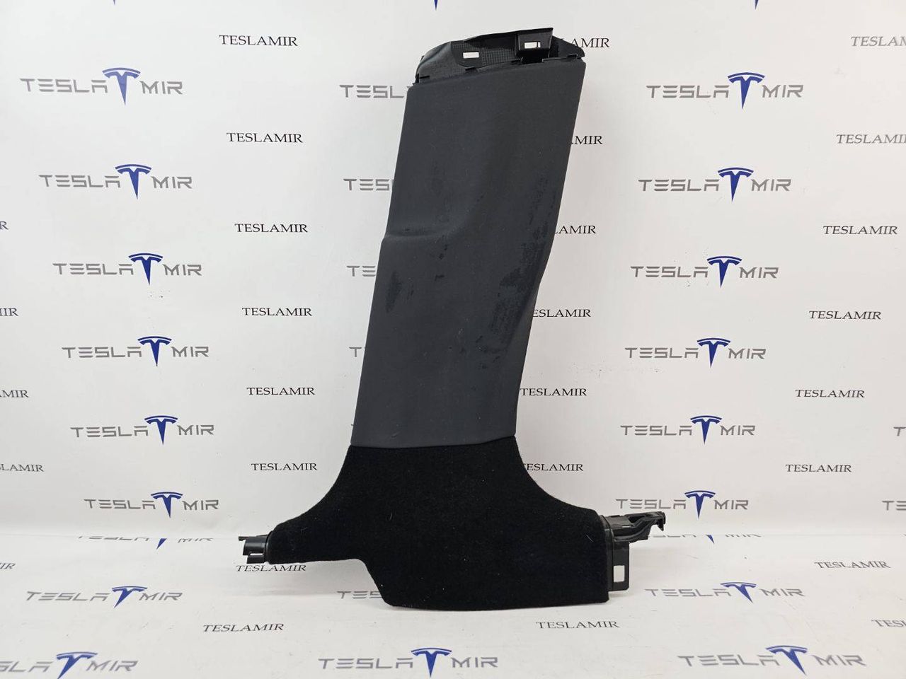 Накладка стойки B внутренняя правая нижняя Tesla Model Y 1 поколение 2022, 1622180-00, 1718033-95, 1718035-00, 1494624-00 - фото №1