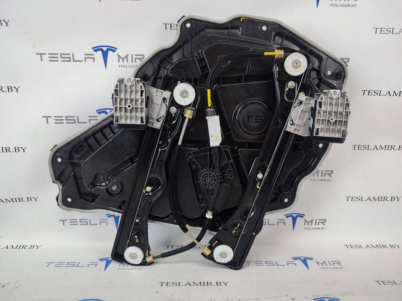 стеклоподъемник задний левый Tesla Model Y 1 поколение 2022, 1495512-99, 1526806-00, 1526802-00, 1526797-00 - фото №1