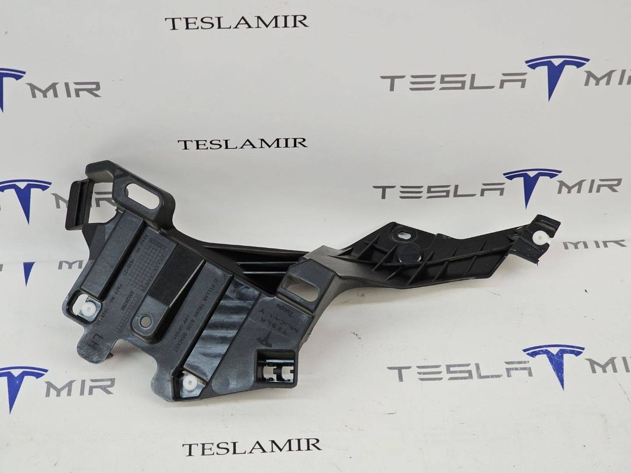 Кронштейн внутренний стойки C левый Tesla Model Y 1 поколение 2022, 1626123-00, 1626121-00 - фото №1