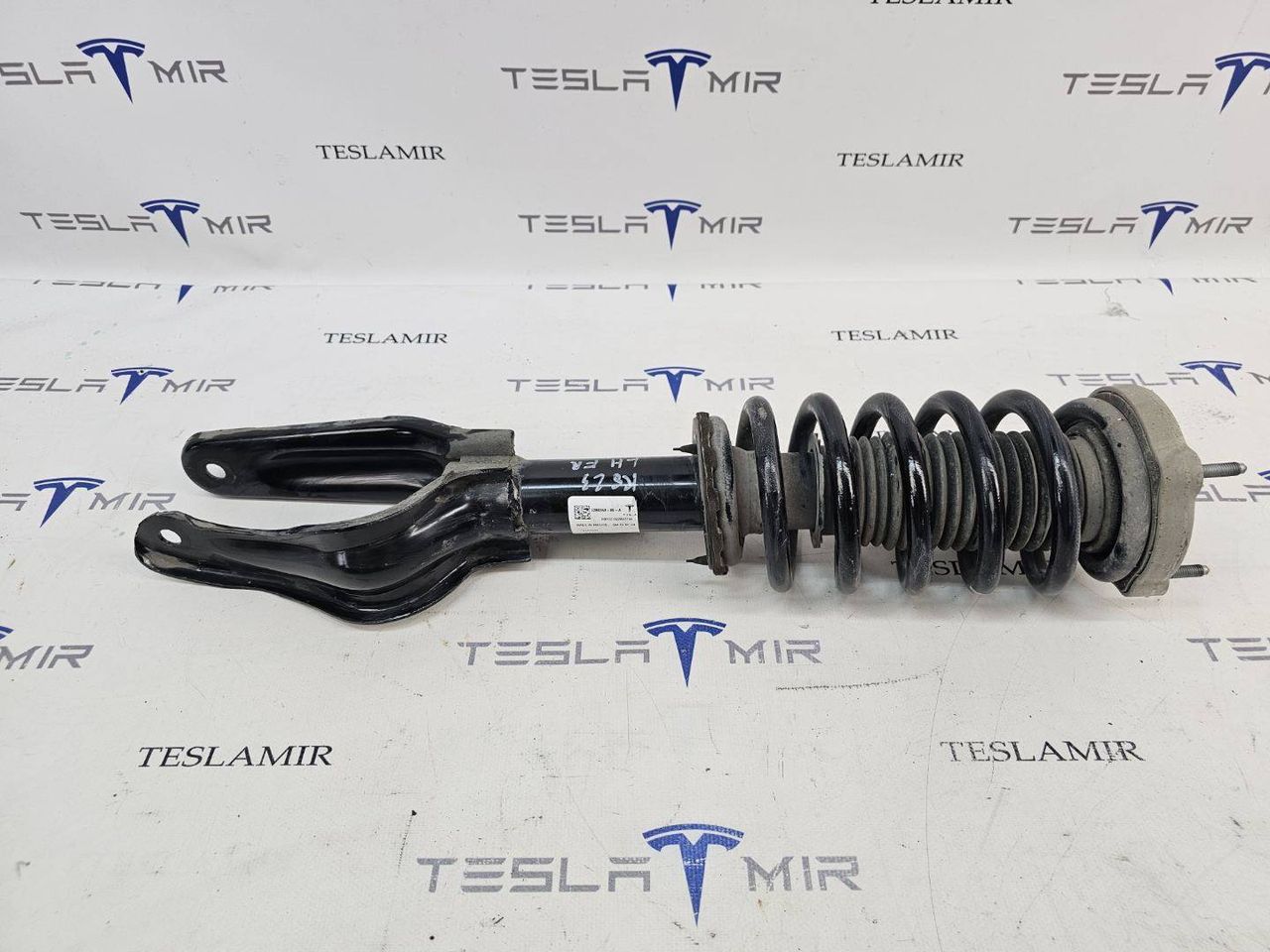 стойка передняя левая Tesla Model Y 1 поколение 2022, 2288363-00, 2288064-00 - фото №1