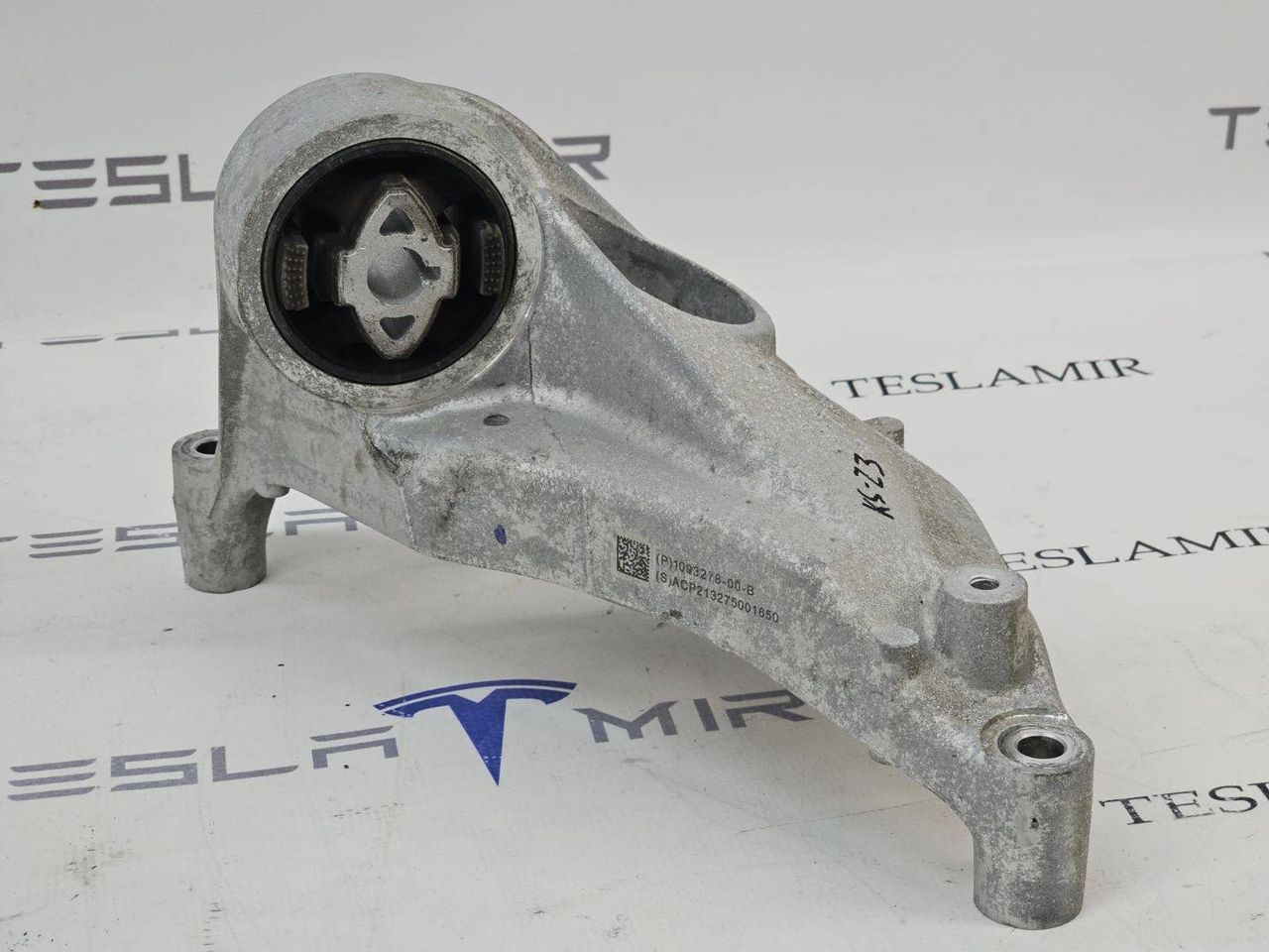 кронштейн двигателя Tesla Model Y 1 поколение 2022, 1093278-50, 1095337-00 - фото №1