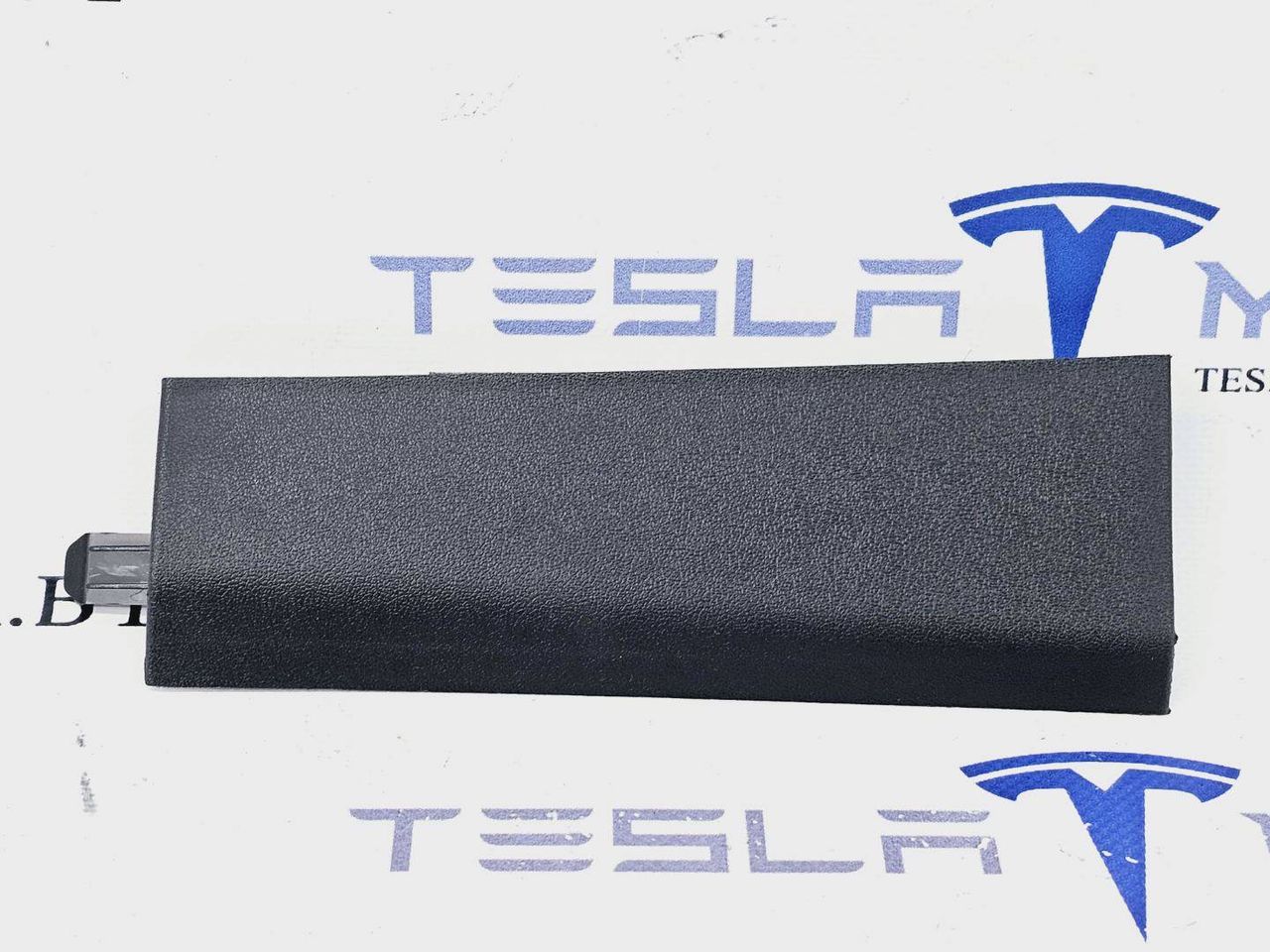 Накладка стойки А (дверного проема) - средняя часть правая Tesla Model Y 1 поколение 2022, 1494622-00 - фото №1