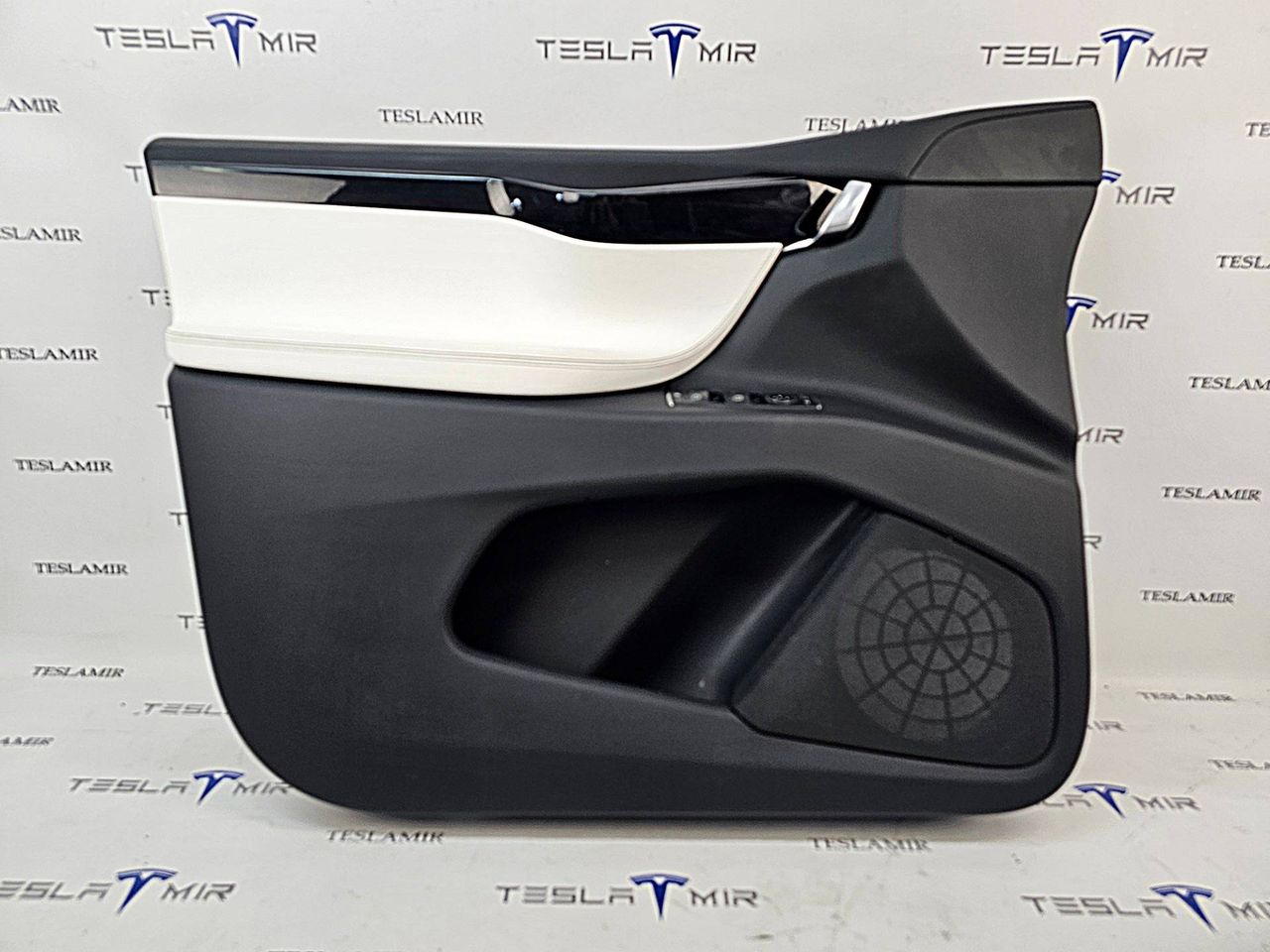 обшивка двери передняя левая Tesla Model X 1 поколение 2018, 1055327-18 - фото №1