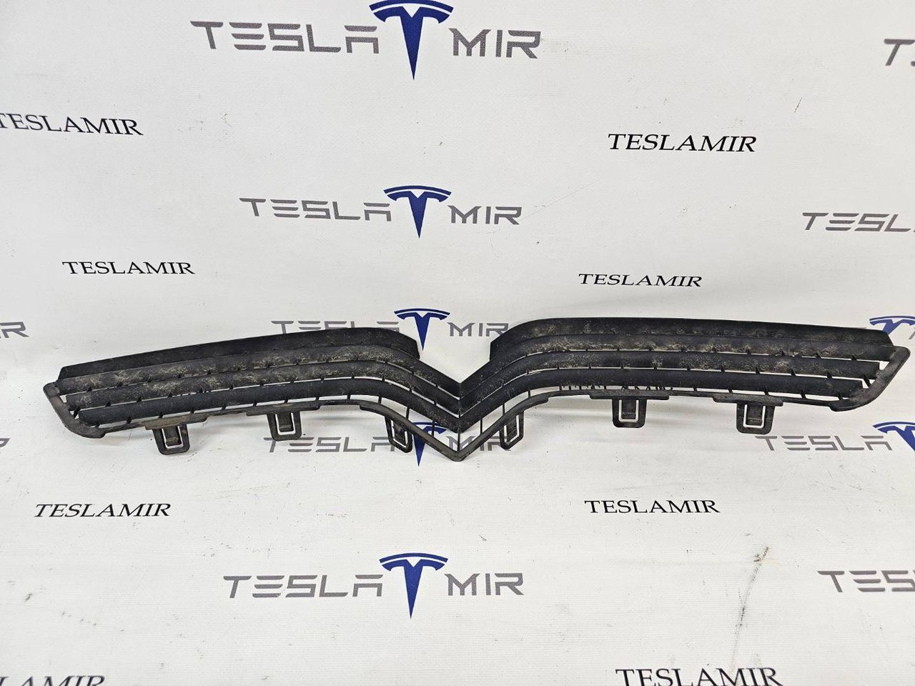 Решетка гриль декоративная основного радиатора (передний бампер) Tesla Model X 1 поколение 2018, 1050143-00 - фото №1