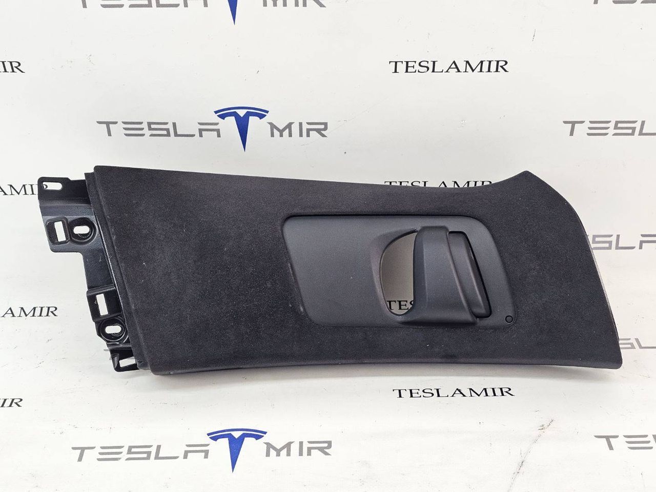 Накладка стойки B внутренняя правая верхняя Tesla Model X 1 поколение 2018, 1045664-02, 1035954-16, 1080487-01 - фото №1