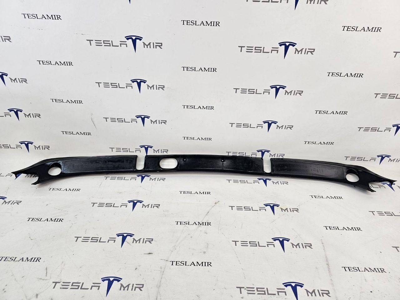 накладка двери (крышки) багажника Tesla Model X 1 поколение 2018, 1047885-00, 1062356-00 - фото №1