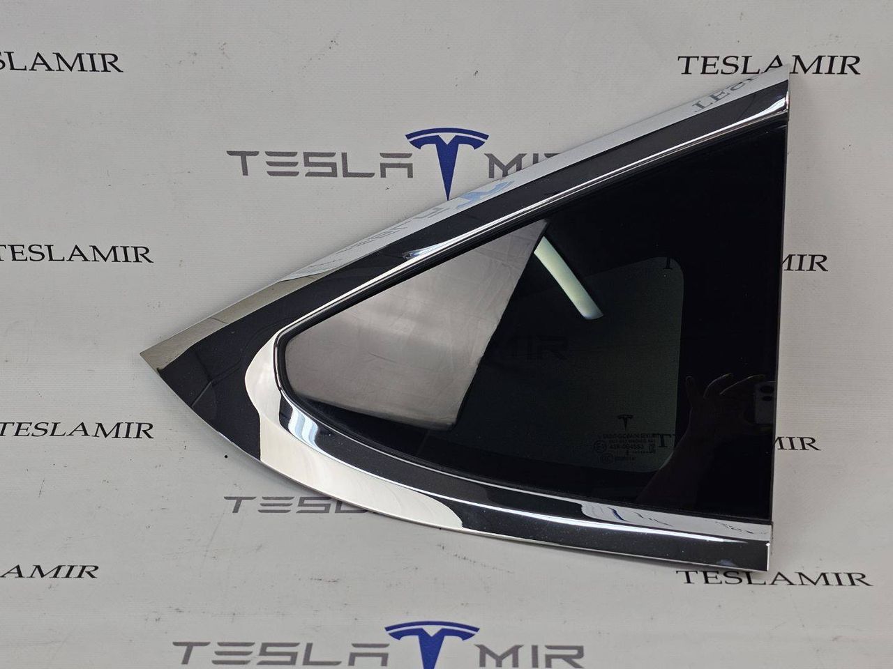 стекло кузовное боковое правое Tesla Model X 1 поколение 2018, 1034907-00 - фото №1