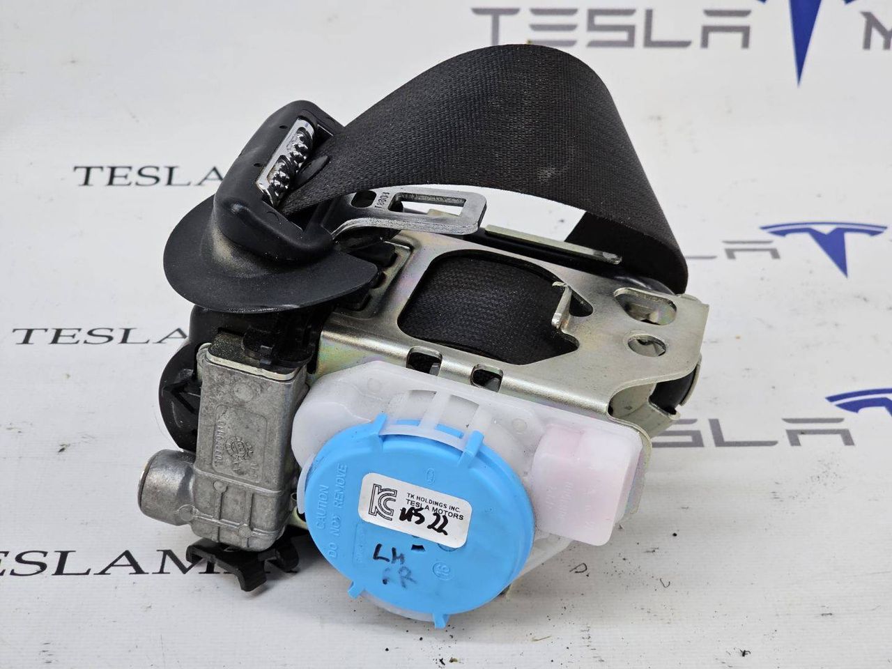 ремень безопасности Tesla Model X 1 поколение 2018, 1036732-05 - фото №1