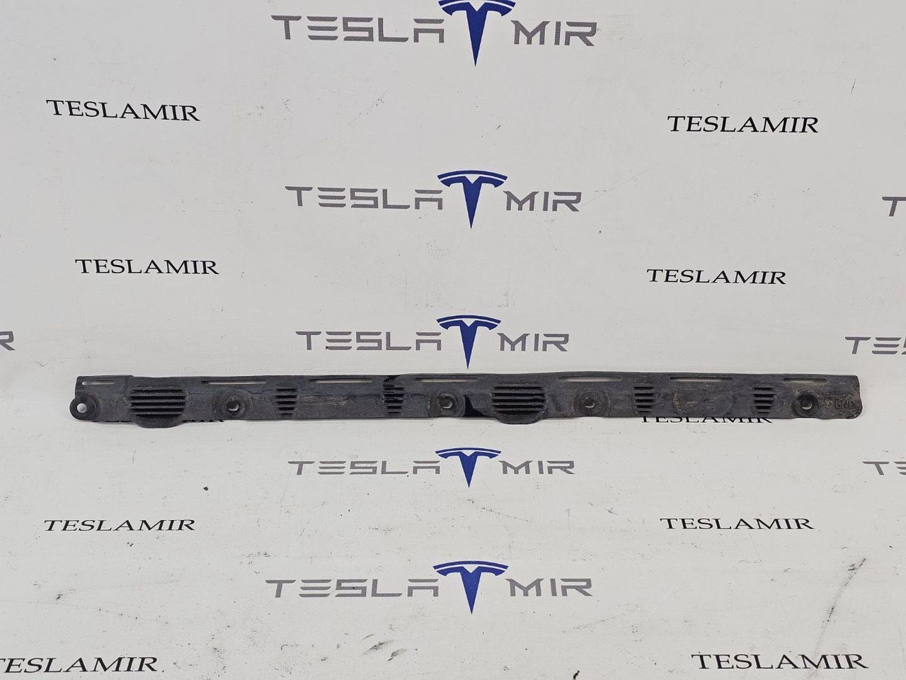 Накладка батареи высоковольтной боковая передняя Tesla Model X 1 поколение 2018, 1032384-00 - фото №1