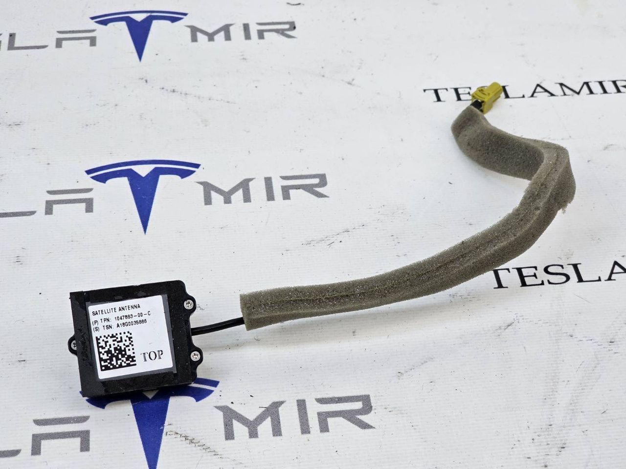 Блок спутниковой антенны Tesla Model X 1 поколение 2018, 1047863-00 - фото №1