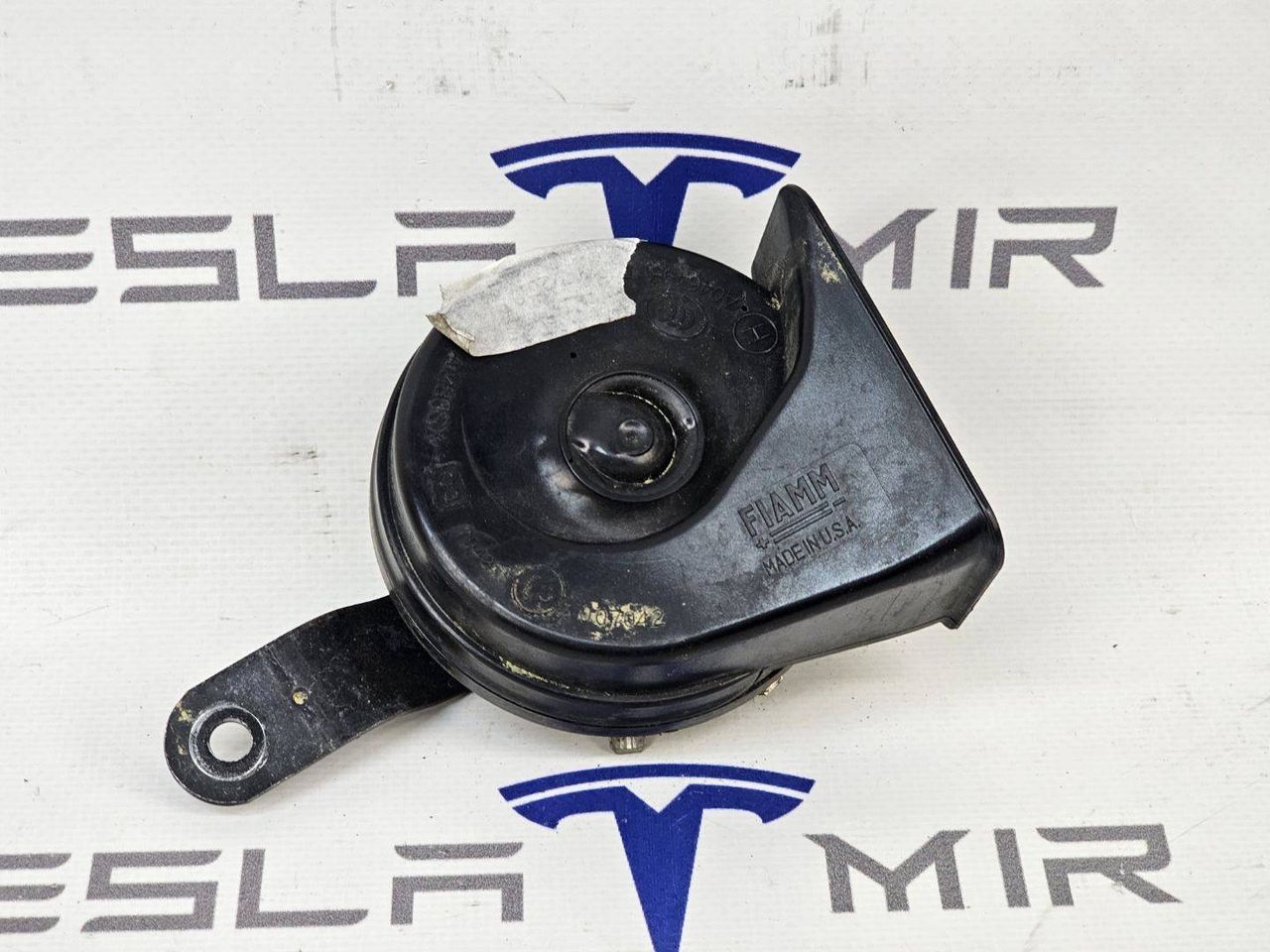 Клаксон сигнал передний правый (высокий тон) Tesla Model X 1 поколение 2018, 1045495-00 - фото №1
