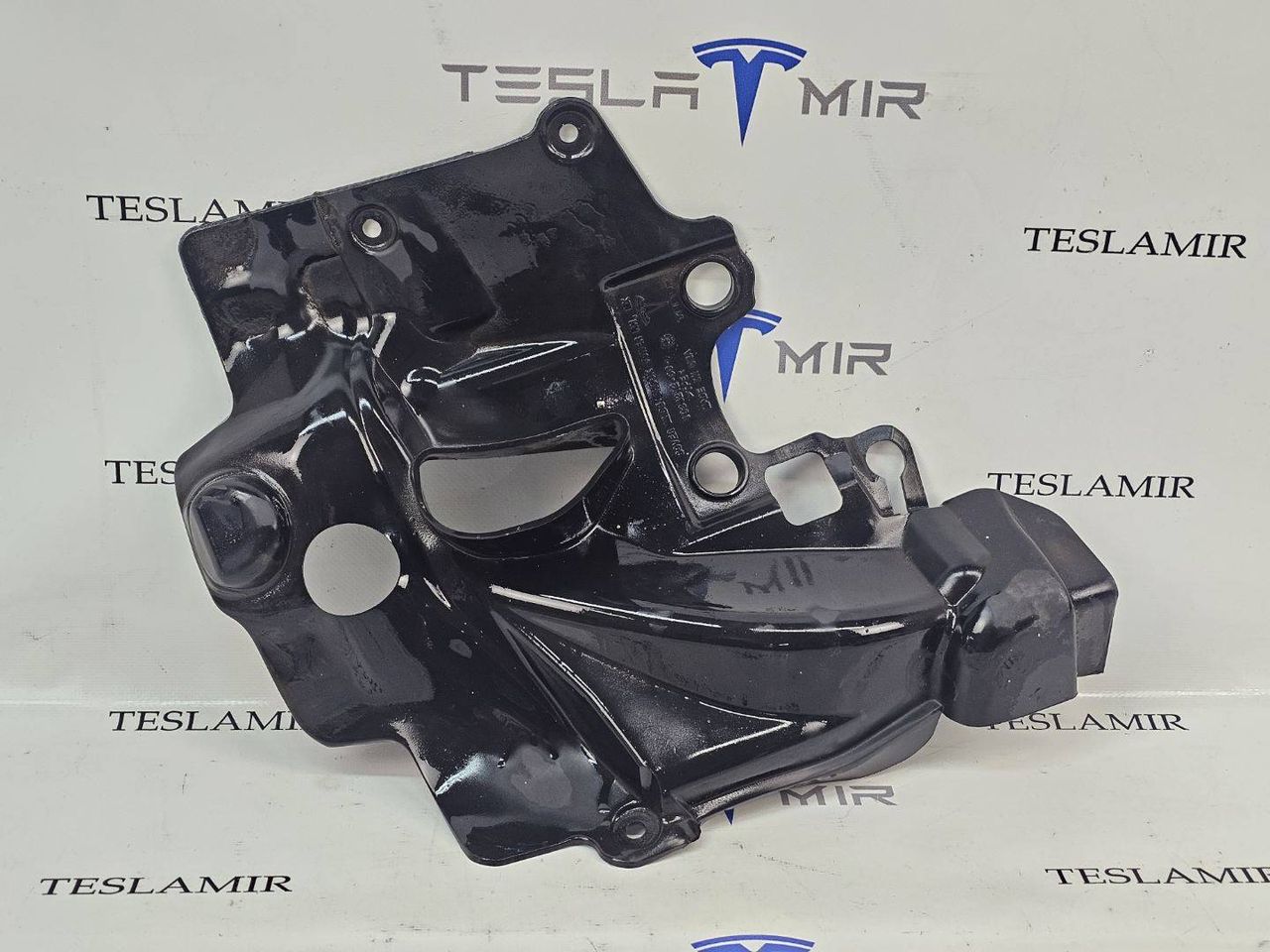Накладка опоры (стакана) амортизатора правая Tesla Model X 1 поколение 2018, 1036212-00 - фото №1