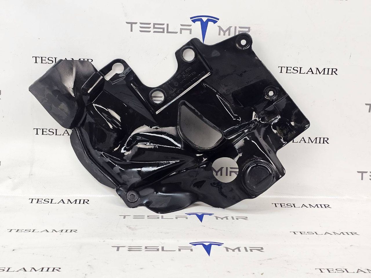 Накладка опоры (стакана) амортизатора левая Tesla Model X 1 поколение 2018, 1036211-00 - фото №1