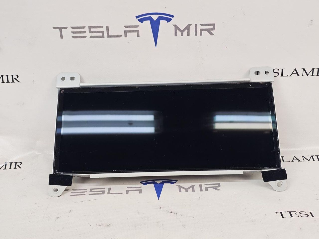 Панель приборов вспомогательная - монитор INTEL (малый экран) Tesla Model X 1 поколение 2018, 1004788-00, 1038518-00, 1447934-61 - фото №1