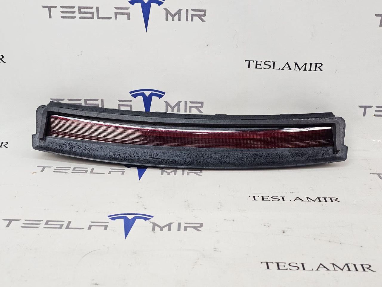 Стоп сигнал крышки багажника Tesla Model 3 1 поколение 2020, 1077405-00 - фото №1