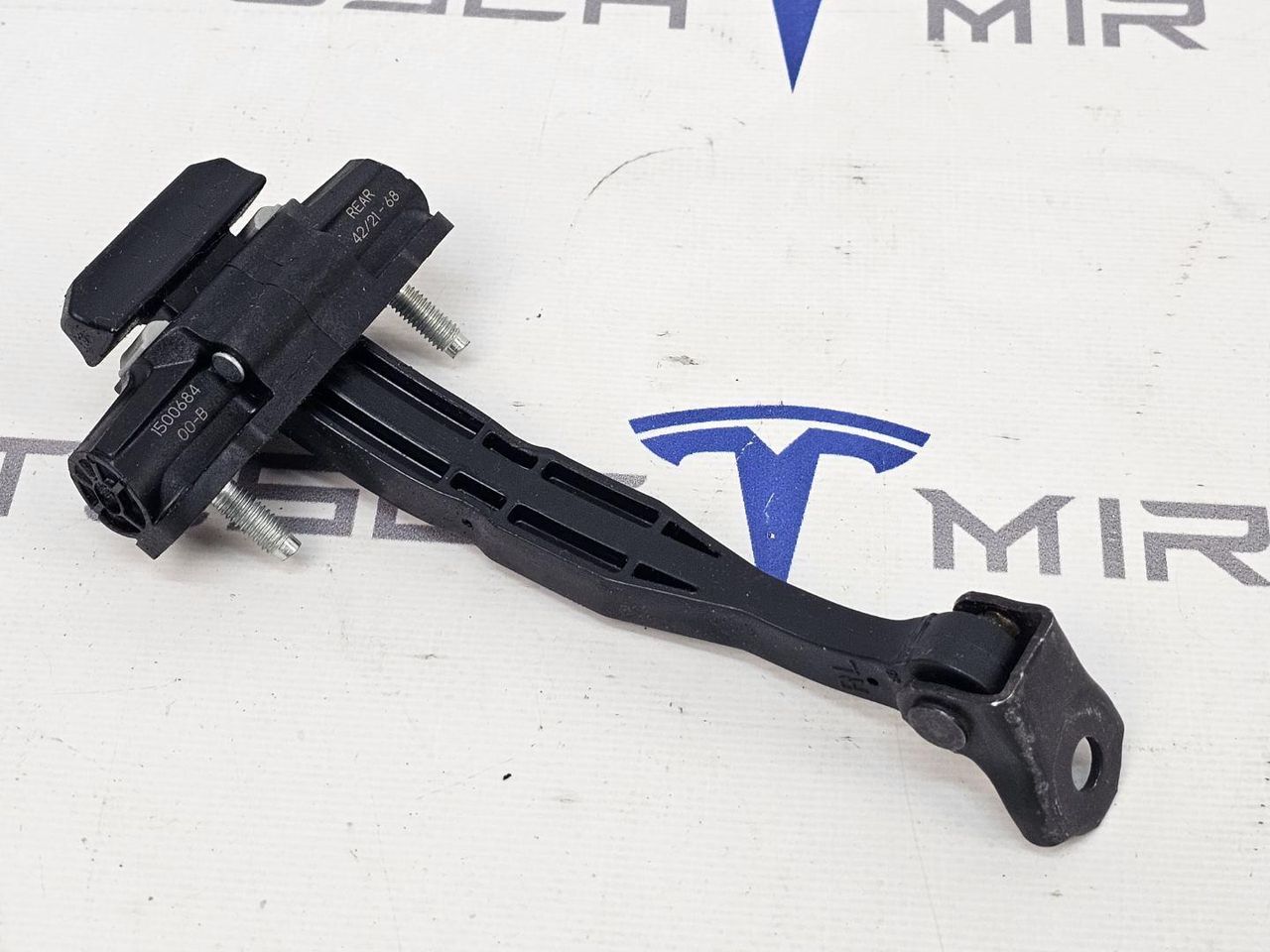 ограничитель открывания двери задней Tesla Model Y 1 поколение 2022, 1500684-00 - фото №1