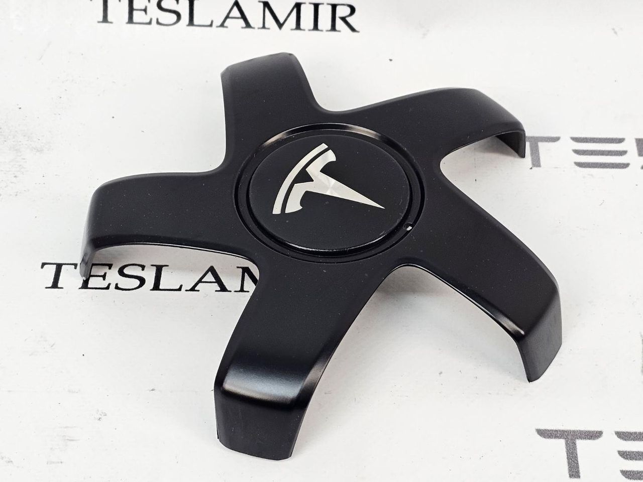 колпачок литого диска Tesla Model 3 1 поколение 2023, 1044234-00 - фото №1