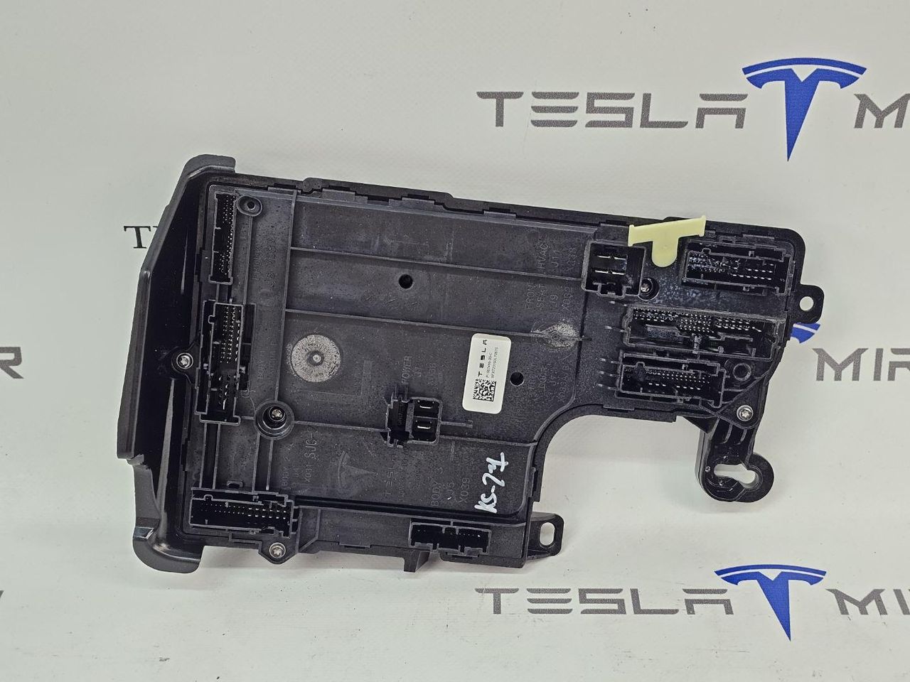 Блок управления BCM (бортовой сети) (Body Control Module) Боди Tesla Model 3 1 поколение 2023, 1567455-00, 1078673-90, 1078673-99, 1078673-32, 1497850-00, 1567359-00, 1567455-02 - фото №1