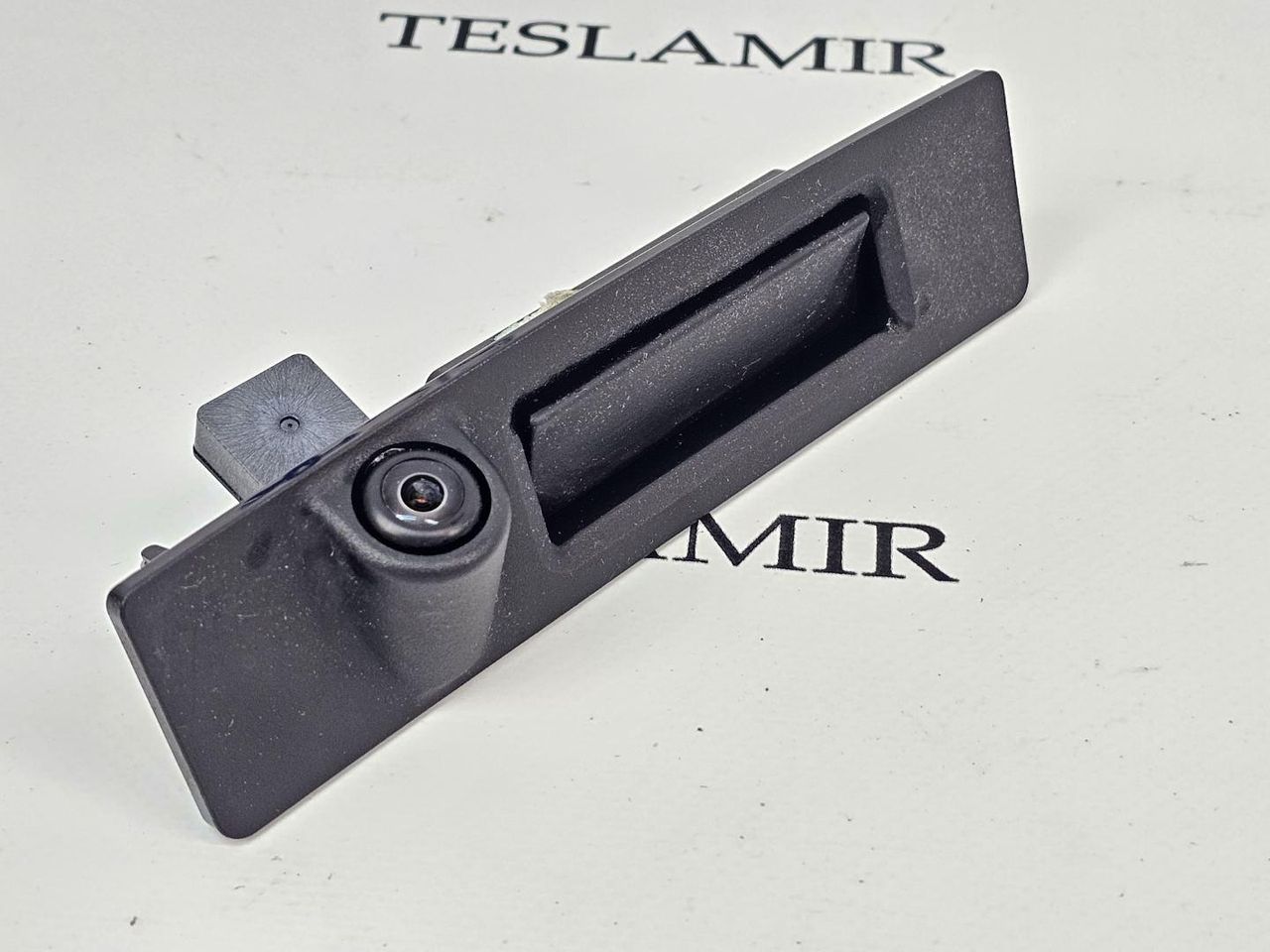 кнопка открытия багажника Tesla Model 3 1 поколение 2023, 1095949-00, 1105486-00 - фото №1