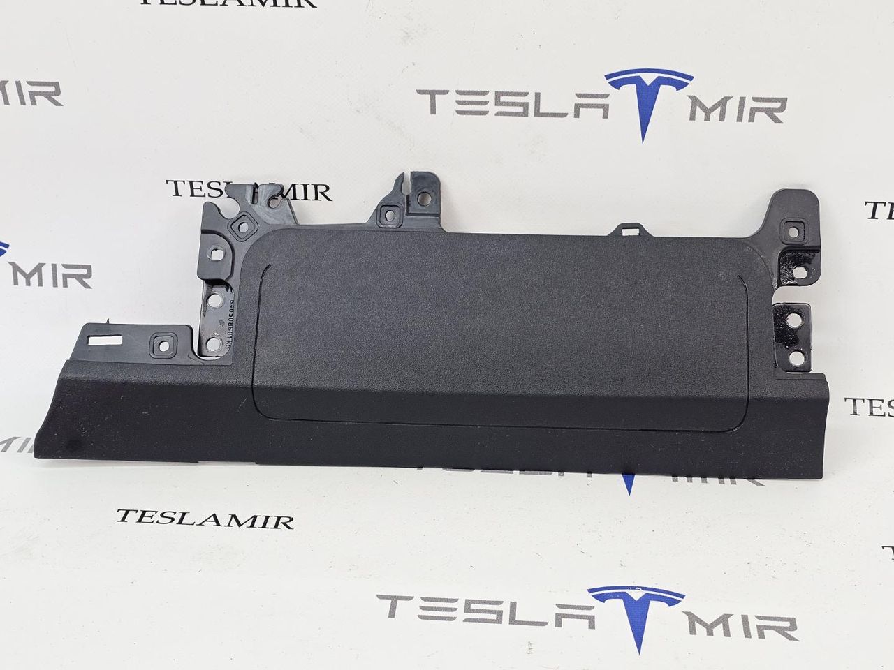 подушка безопасности коленная Tesla Model 3 1 поколение 2023, 1143753-00, 1077826-00, 1083350-00 - фото №1
