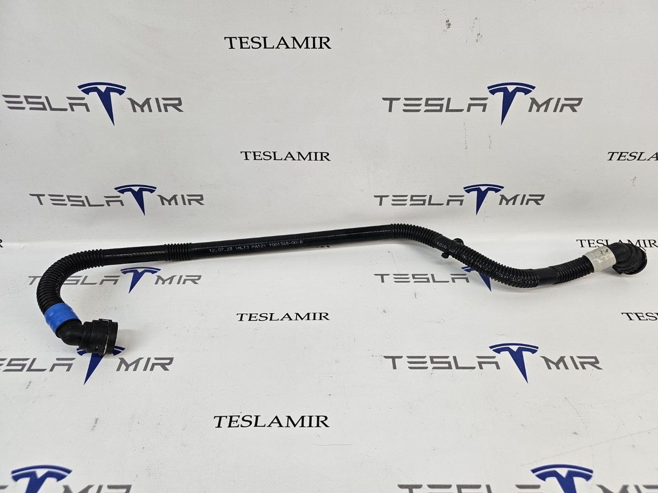 Шланг системы охлаждения - трубопровод порога Tesla Model 3 1 поколение 2023, 1501345-00 - фото №1