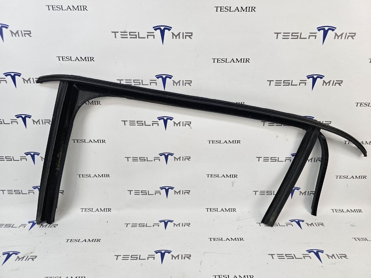 Уплотнитель стекла Tesla Model X 1 поколение 2018, 1032277-00 - фото №1