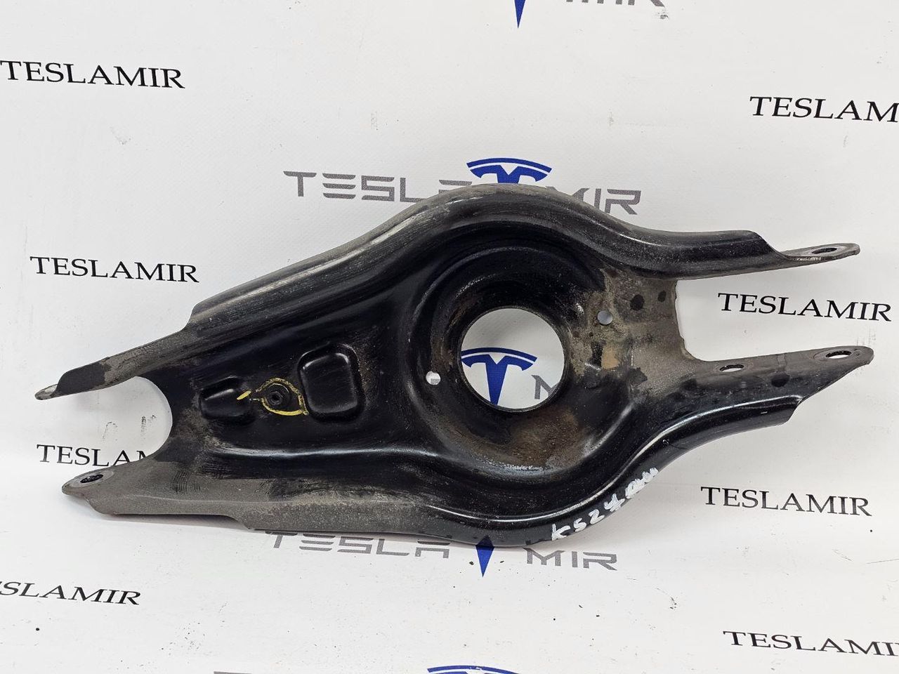 Рычаг задний под пружину (лодочка) нижний Tesla Model 3 1 поколение 2023, 1044451-00 - фото №1