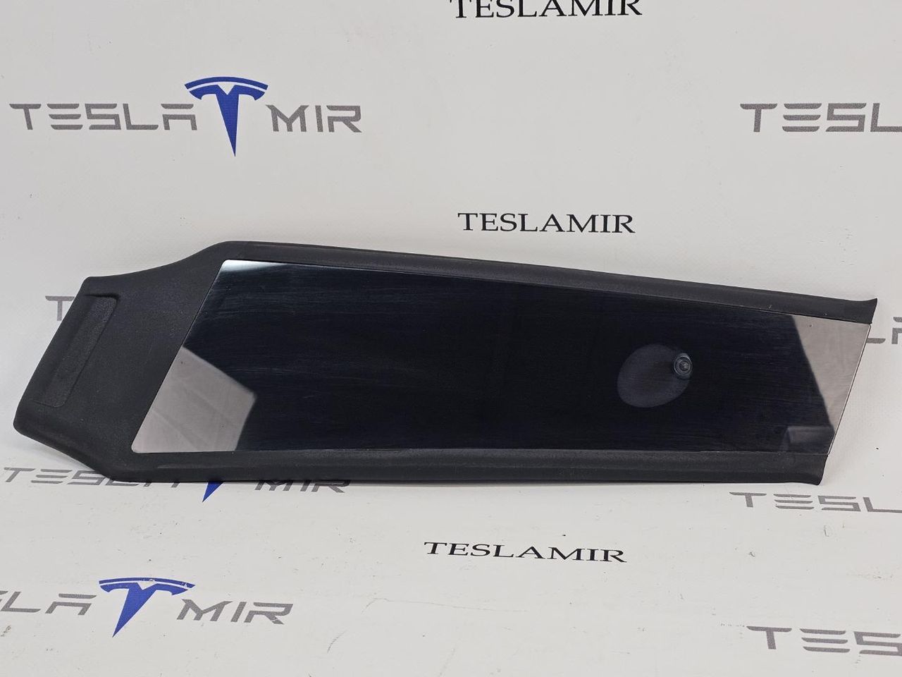 Накладка стойки B наружная + камера правая Tesla Model 3 2 поколение 2024, 1832356-00, 1783148-00, 1832358-00, 1734279-00, 1734282-00 - фото №1
