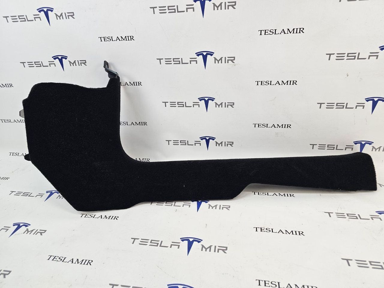 Накладка декоративная стойки А внутренняя правая нижняя Tesla Model 3 2 поколение 2024, 1733506-23 - фото №1