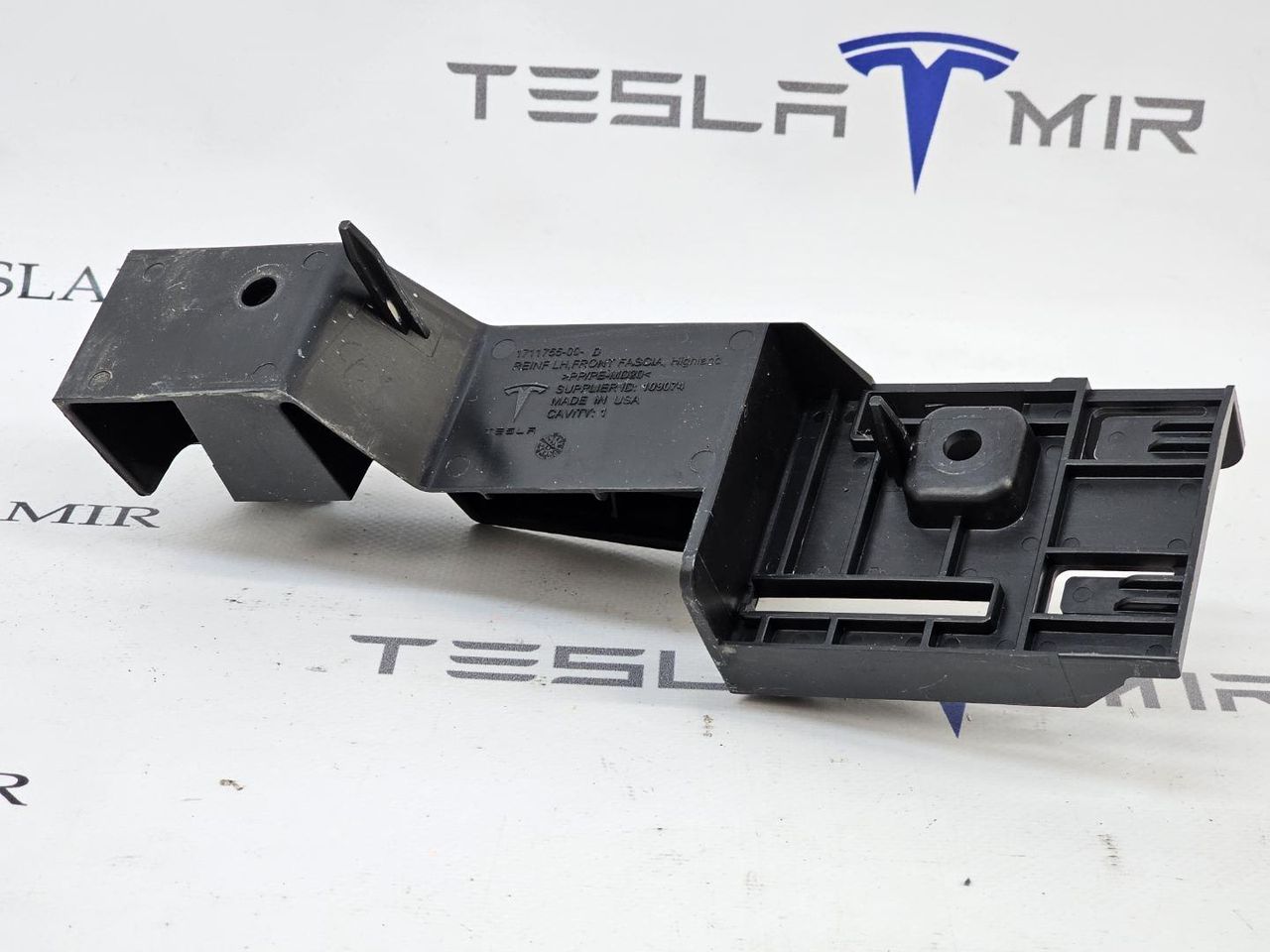 кронштейн передней панели (телевизора) Tesla Model 3 2 поколение 2024, 1711755-00 - фото №1