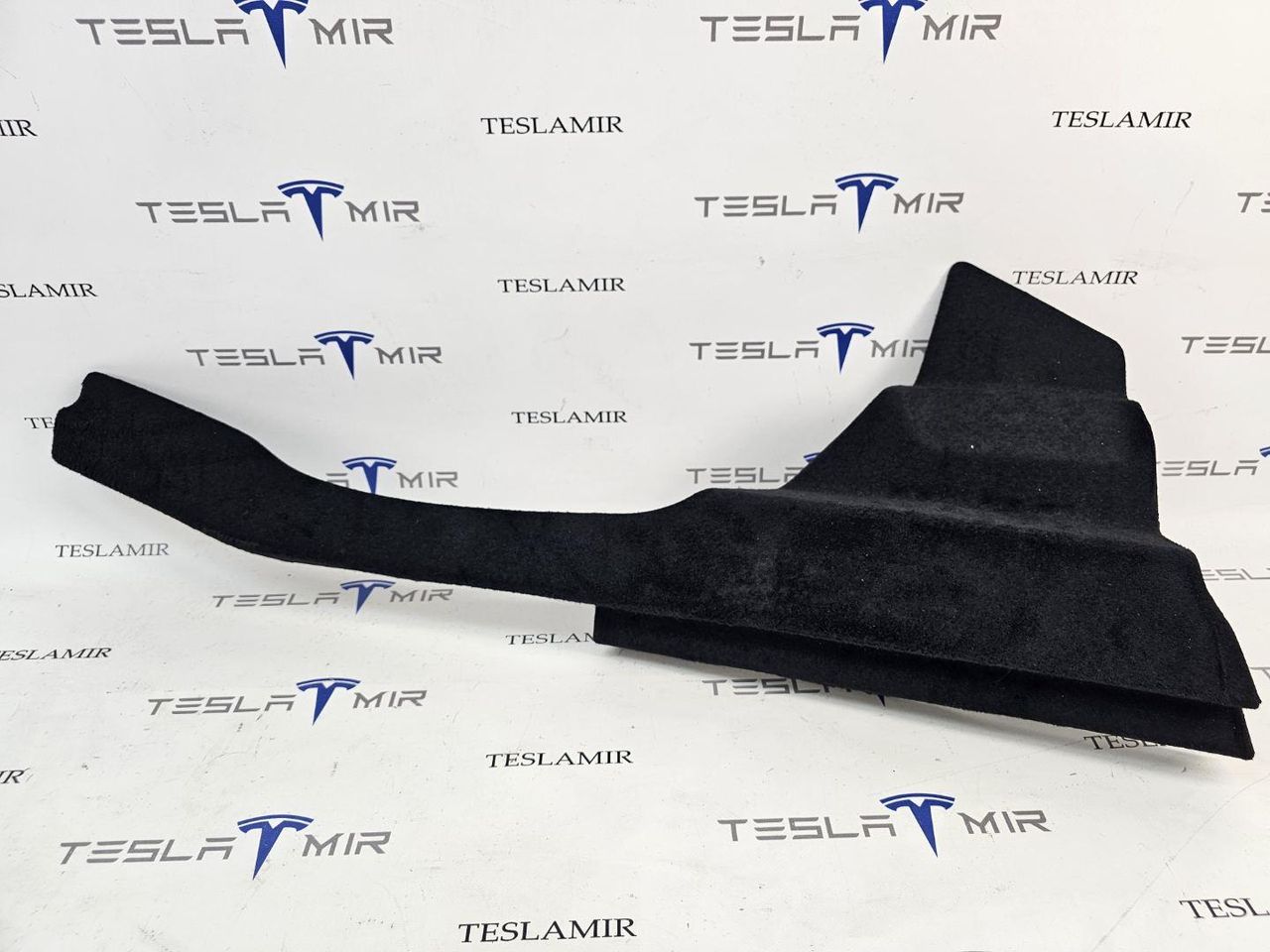 Кронштейн крепления обшивки багажника правый Tesla Model 3 2 поколение 2024, 1733838-29, 1733838-00 - фото №1
