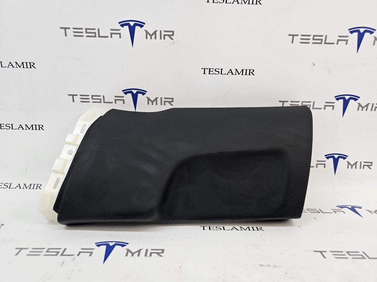 Накладка стойки B внутренняя левая нижняя Tesla Model 3 2 поколение 2024, 1733794-11 - фото №1