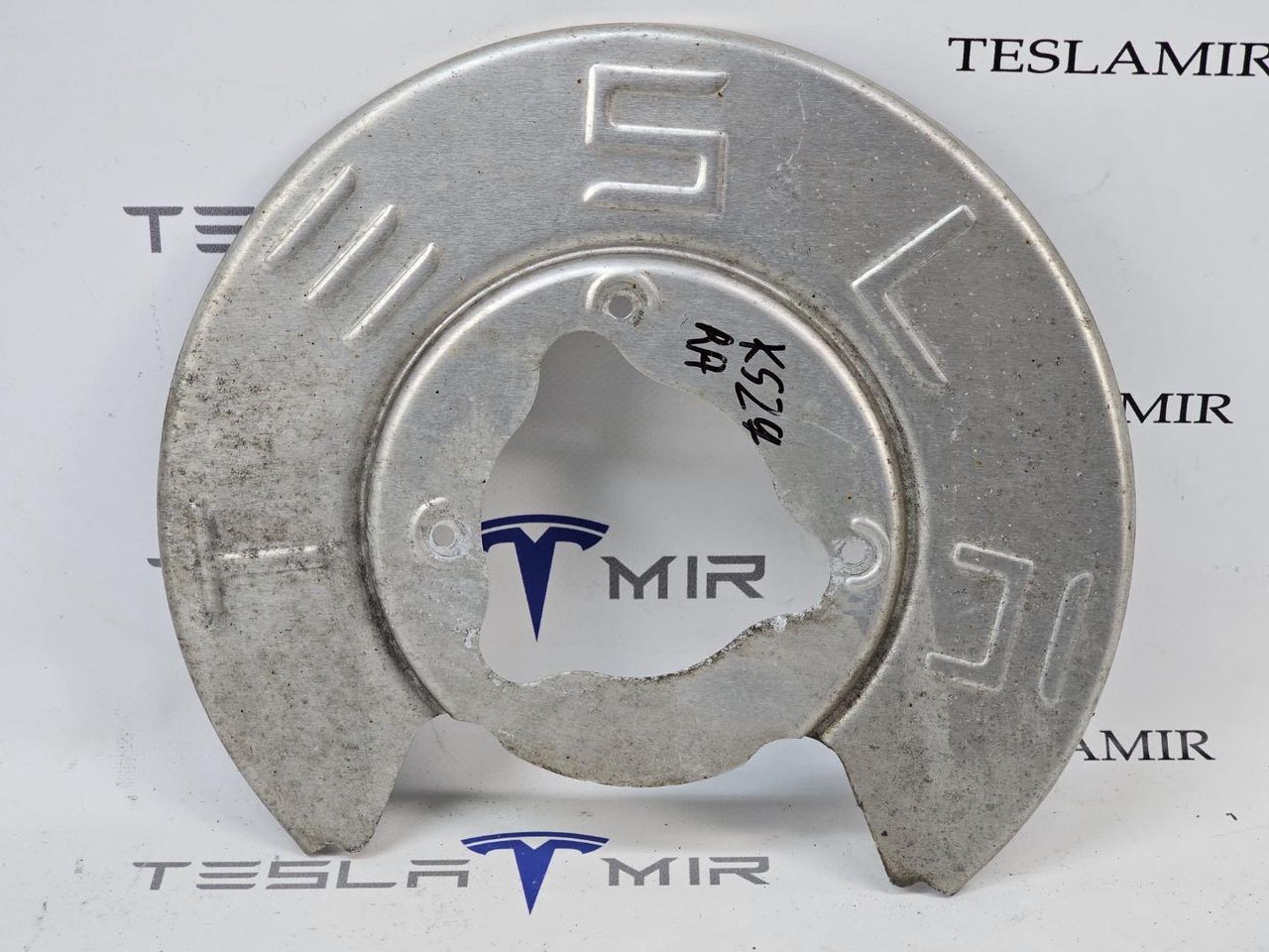 защитный кожух тормозного механизма Tesla Model 3 1 поколение 2023, 1044666-00 - фото №1