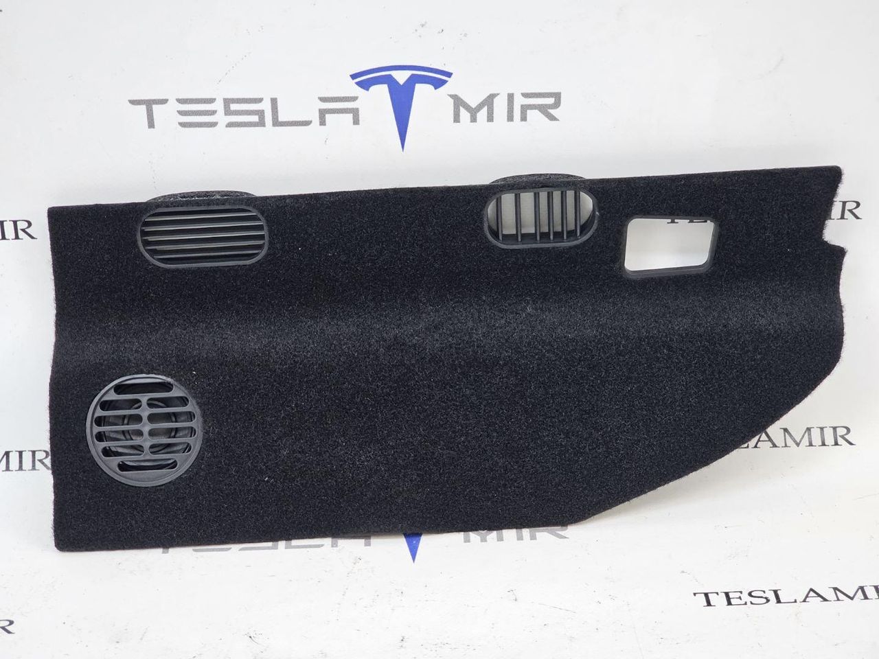 пластик Tesla Model 3 2 поколение 2024, 1715723-22, 1715723-28 - фото №1