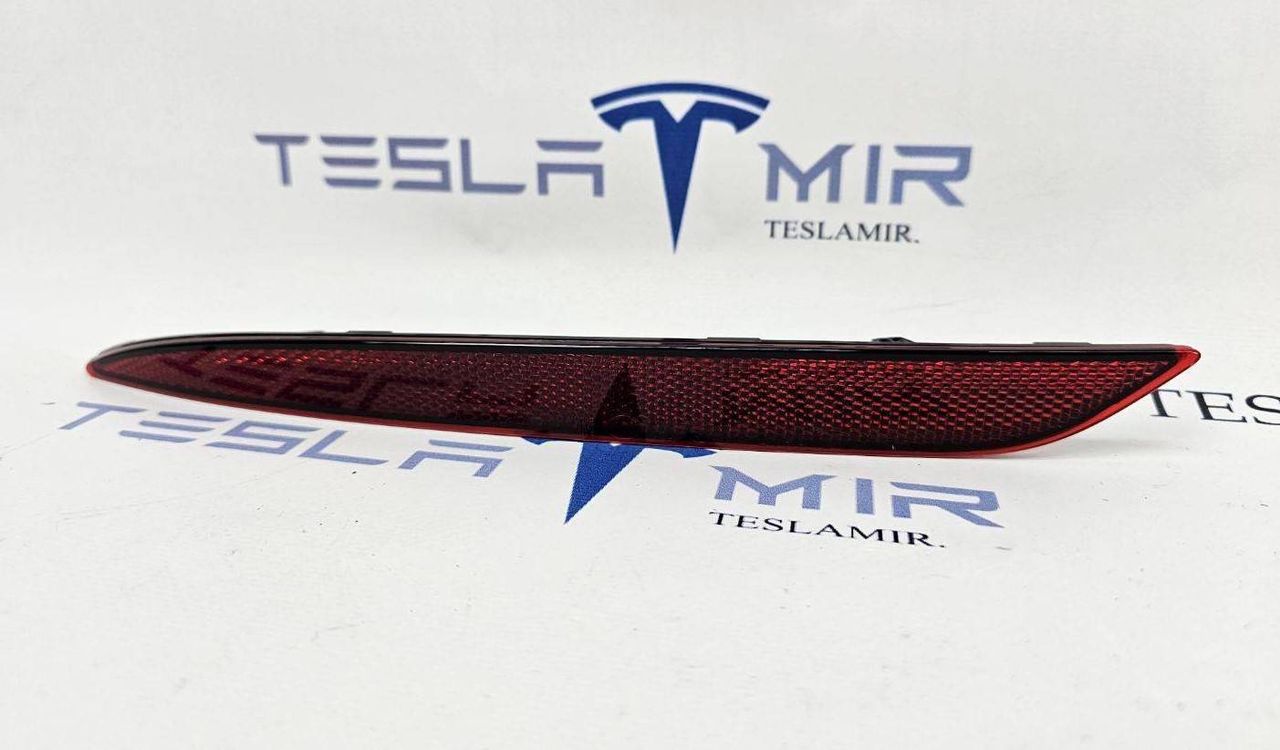 Катафот заднего бампера (отражатель) левый Tesla Model 3 1 поколение 2021, 1077406-00 - фото №1