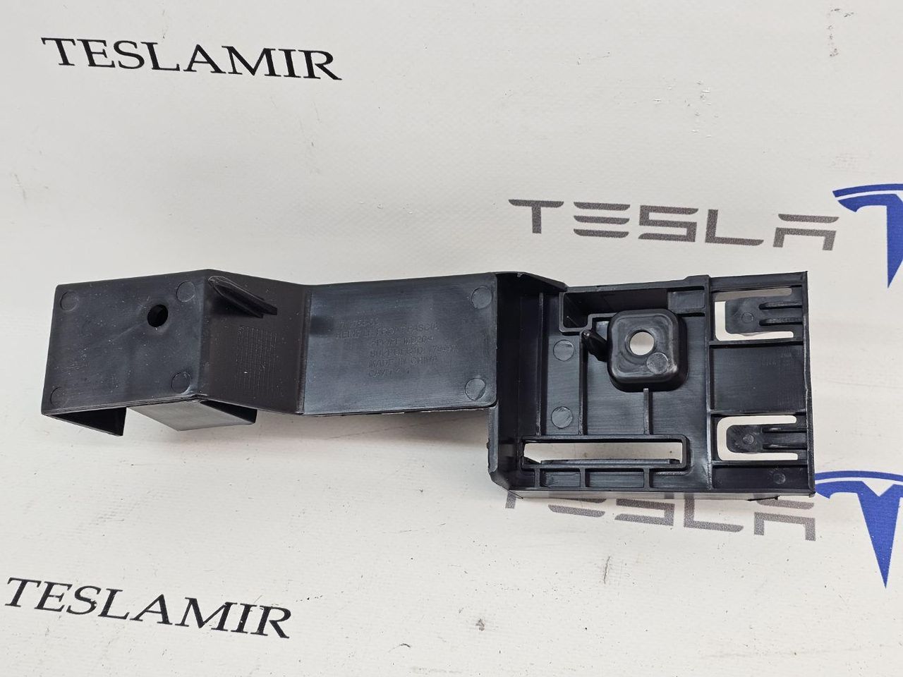 кронштейн передней панели (телевизора) Tesla Model 3 2 поколение 2024, 1711755-00 - фото №1