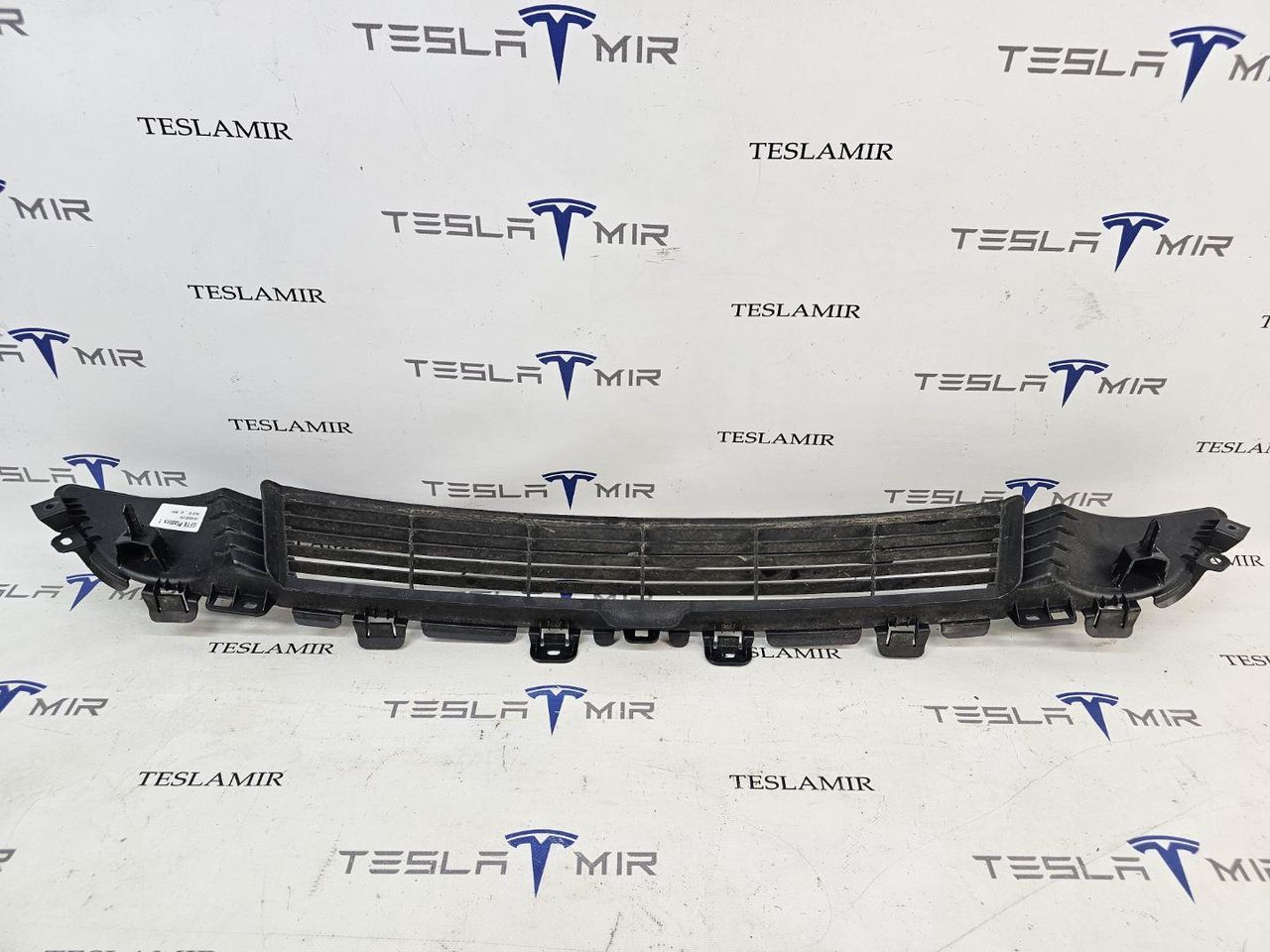 Решетка гриль декоративная основного радиатора (передний бампер) Tesla Model Y 1 поколение 2024, 1493759-00 - фото №1