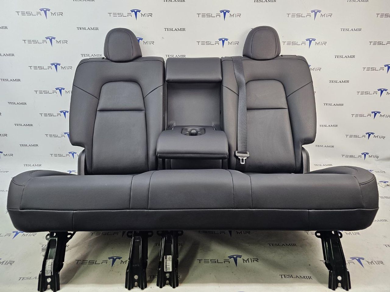 салон (комплект сидений) Tesla Model Y 1 поколение 2024, 1494840-00, 3907891-T1, 3907892-T1 - фото №1