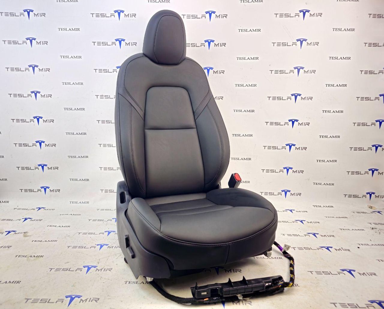 сиденье переднее Tesla Model Y 1 поколение 2024, 1126932-00, 7654324-T1, 1489060-93, 6654325-T1 - фото №1
