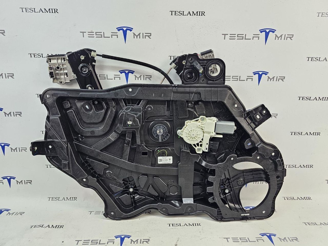 стеклоподъемник передний левый Tesla Model Y 1 поколение 2024, 1526804-00, 1495510-00 - фото №1