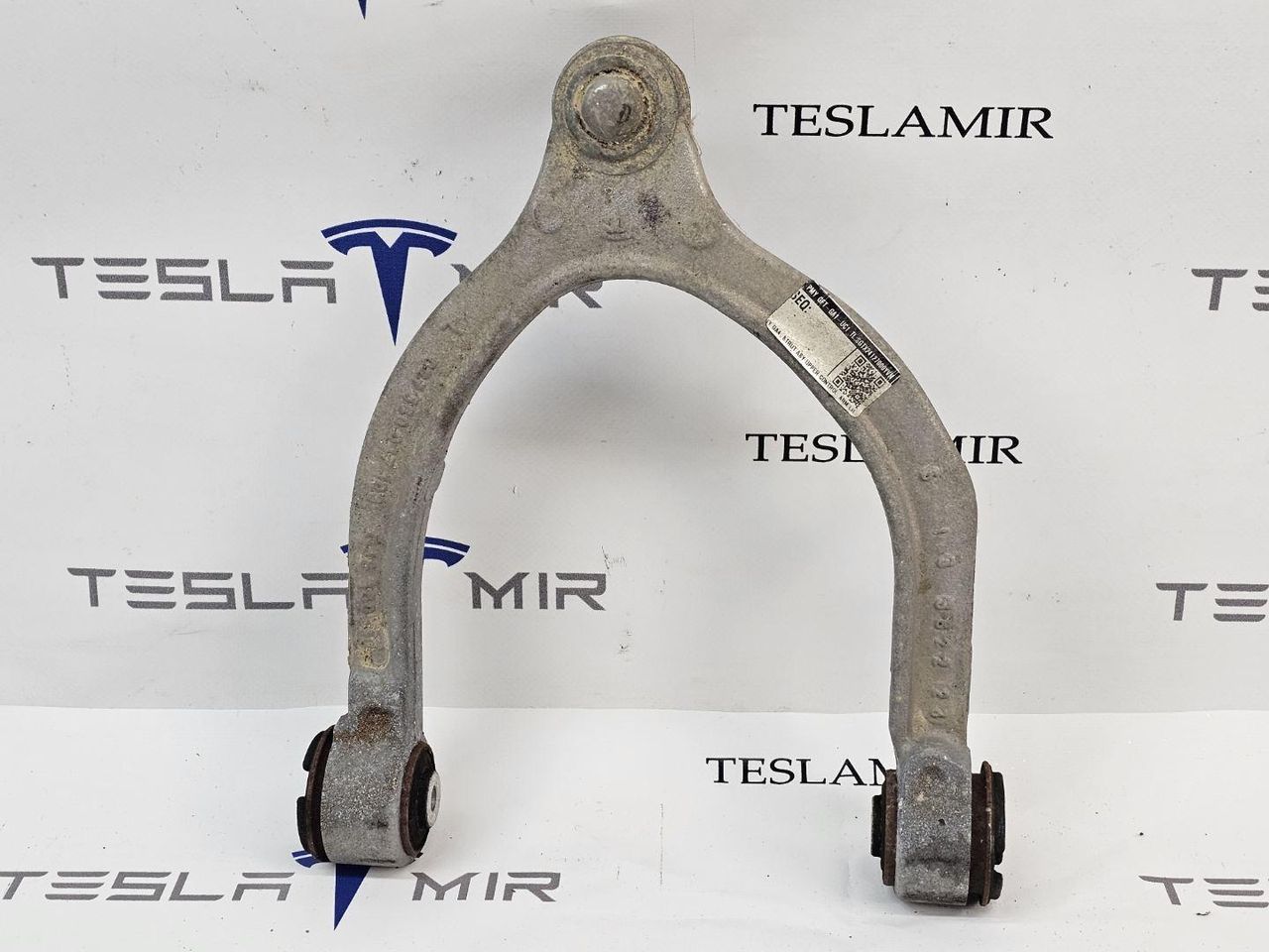 Рычаг верхний передний (подкова) левый Tesla Model Y 1 поколение 2024, 1288321-00 - фото №1