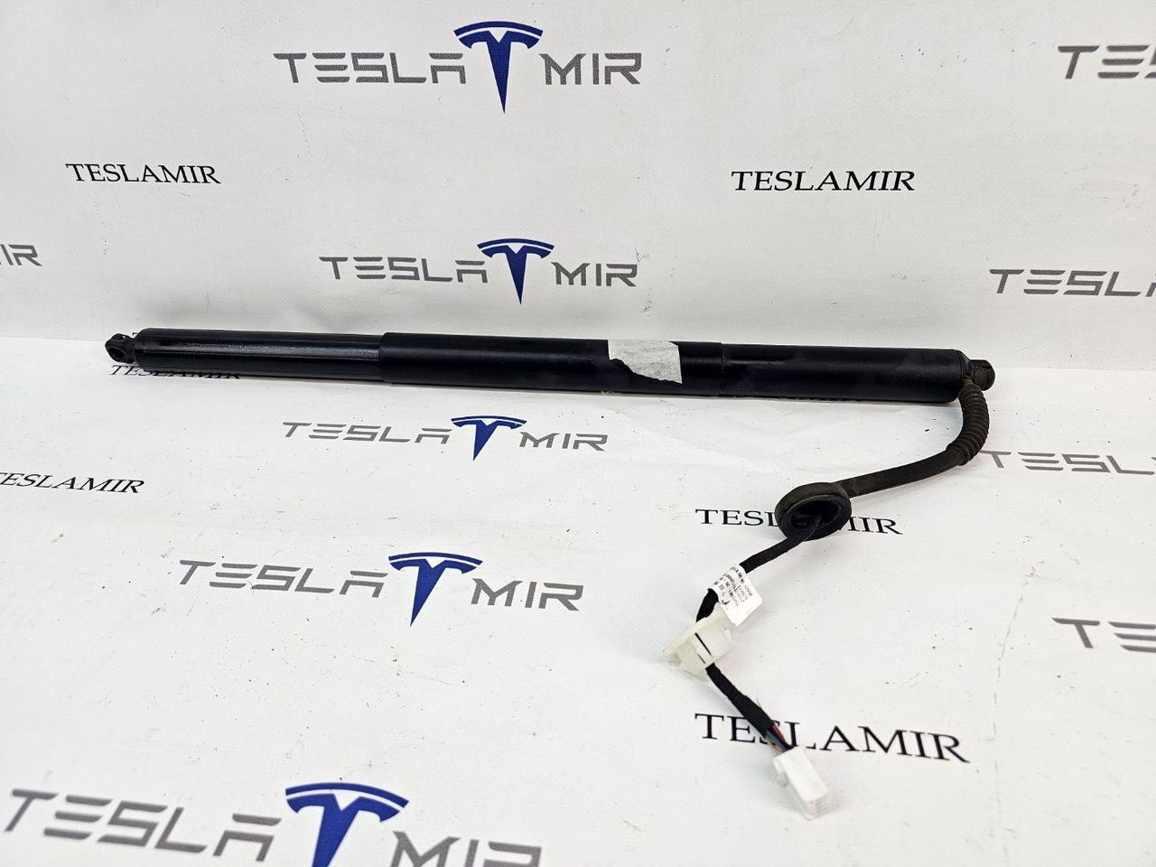 амортизатор крышки багажника (3-5 двери) Tesla Model Y 1 поколение 2024, 1500601-00 - фото №1