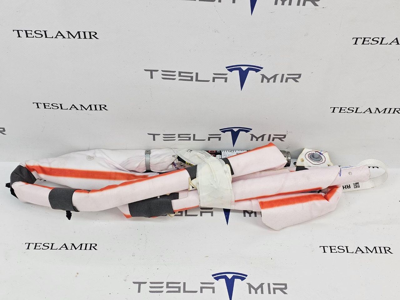 подушка безопасности боковая (шторка) Tesla Model Y 1 поколение 2024, 1675066-00 - фото №1