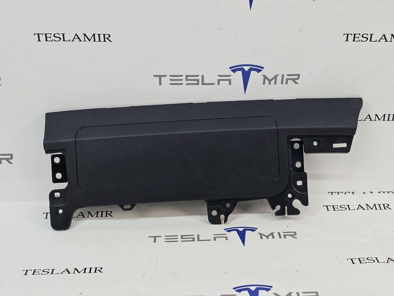 подушка безопасности коленная Tesla Model Y 1 поколение 2024, 1143753-00, 1077826-00, 1083350-00 - фото №1