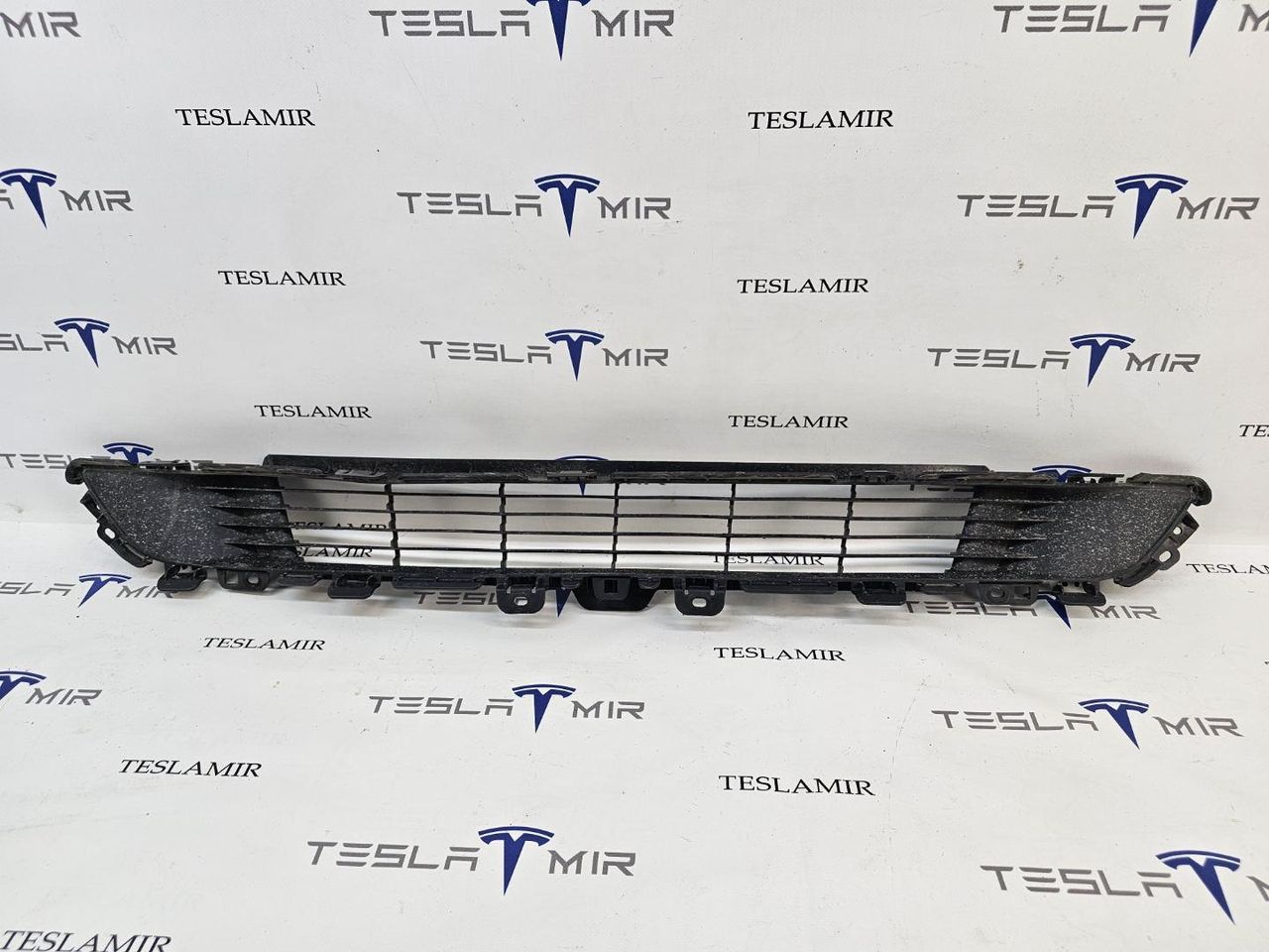 Решетка гриль декоративная основного радиатора (передний бампер) Tesla Model Y 1 поколение 2024, 1493759-00 - фото №1